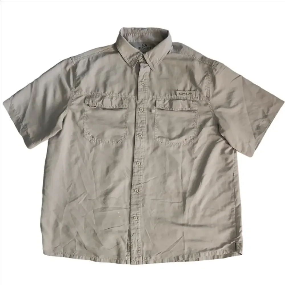 3/$20 Realtree Fishing Light Gray Button Down Shirt